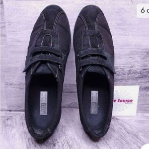 Munro Sport Joilet Hook & Loop Strap Suede and Fabric Sneaker Black Women's 10